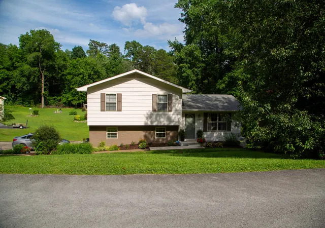 Photo 2 of Single family home for sale at 11252 Mcgill Rd, Soddy Daisy, TN 37379 | MLS# 1541340 | Listing updated on 2026-08-23