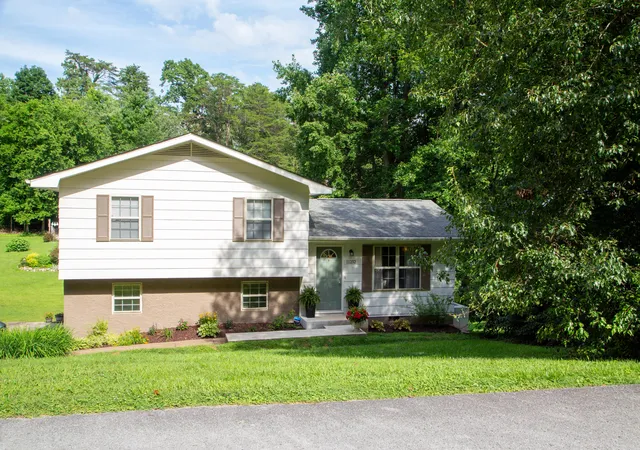 Photo 3 of Single family home for sale at 11252 Mcgill Rd, Soddy Daisy, TN 37379 | MLS# 1541340 | Listing updated on 2026-08-23