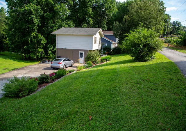 Photo 3 of Sale Pending at 11252 Mcgill Rd, Soddy Daisy, TN 37379 | MLS# 1541340 | Listing updated on 2026-10-06