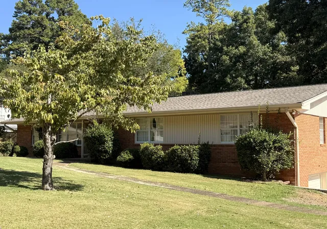 Photo 2 of Sale Pending at 5842 Northshore Dr, Hixson, TN 37343 | MLS# 1541407 | Listing updated on 2026-09-10