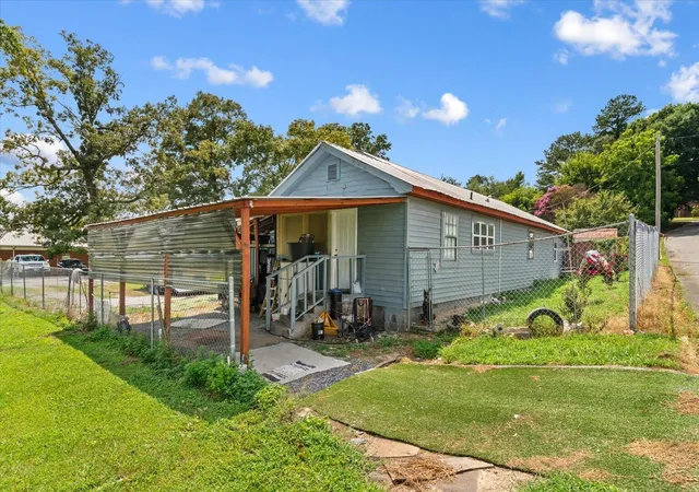 Photo 4 of Single family home for sale at 102 Glaze Dr, Dalton, GA 30721 | MLS# 1541373 | Listing updated on 2026-08-24