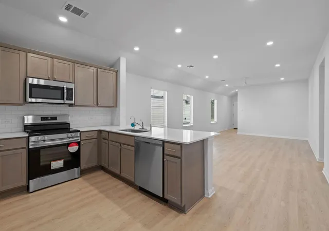 Photo 4 of Single family home for sale at 141 Hatari Trl, Jarrell, TX 76537 | MLS# 7743918 | Listing updated on 2026-10-15