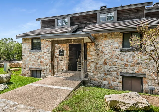 Listing Photo 4 - Condo for sale in building located at 8200 Neely Dr, Austin, TX 78759 - Unit #229