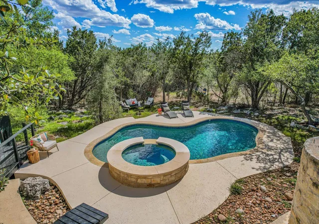 Photo 2 of Single family home for sale at 335 Deer Crk Dr, San Marcos, TX 78666 | MLS# 8395652 | Listing updated on 2026-09-17