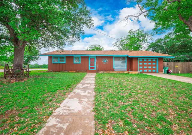 Photo 1 of Single family home for sale at 1207 Flag St, Llano, TX 78643 | MLS# 8004439 | Listing updated on 2026-10-13