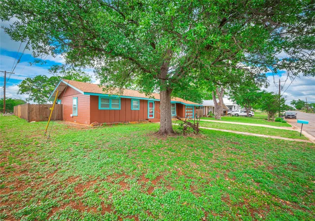 Photo 2 of Single family home for sale at 1207 Flag St, Llano, TX 78643 | MLS# 8004439 | Listing updated on 2026-10-13