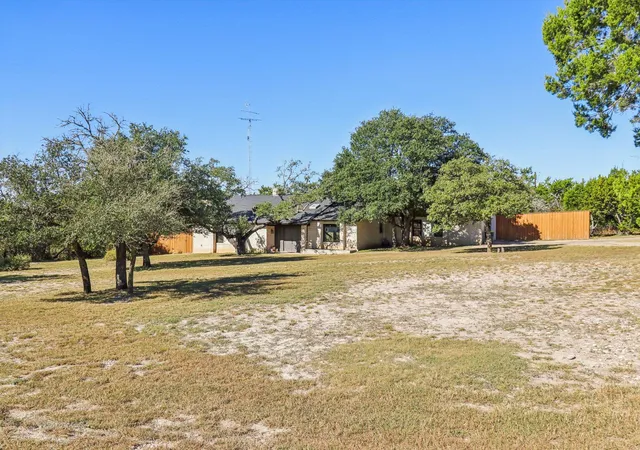 Photo 3 of Single family home for sale at 205 Northwood Hills Dr, Fredericksburg, TX 78624 | MLS# 7532407 | Listing updated on 2026-10-01