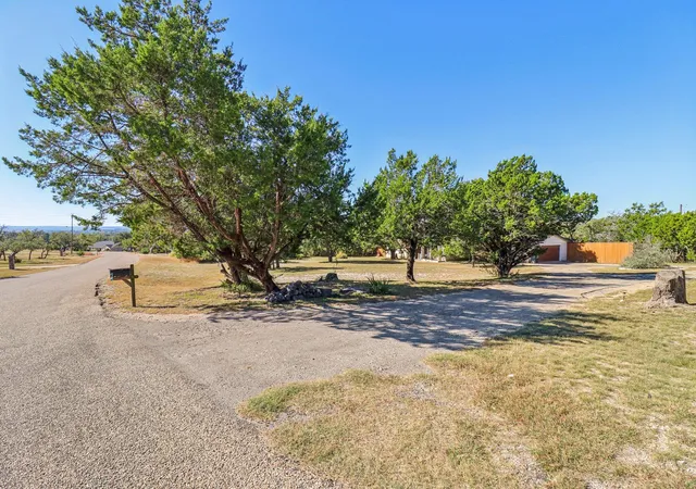 Photo 3 of Single family home for sale at 205 Northwood Hills Dr, Fredericksburg, TX 78624 | MLS# 7532407 | Listing updated on 2026-10-01