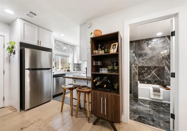 Listing Photo 5 - Condo for sale in building located at 1616 Webberville Rd, Austin, TX 78721 - Unit #A