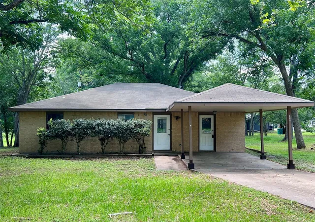 Photo 1 of Single family home for sale at 302 Harris St, Smithville, TX 78957 | MLS# 7110006 | Listing updated on 2026-09-16