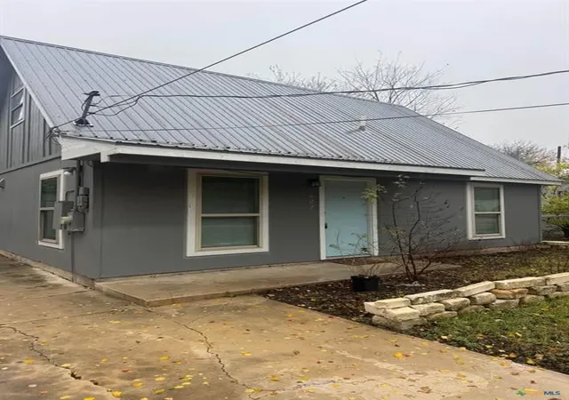 Photo 1 of Single family home for sale at 622 Trinity St, Lockhart, TX 78644 | MLS# 6848212 | Listing updated on 2026-09-09