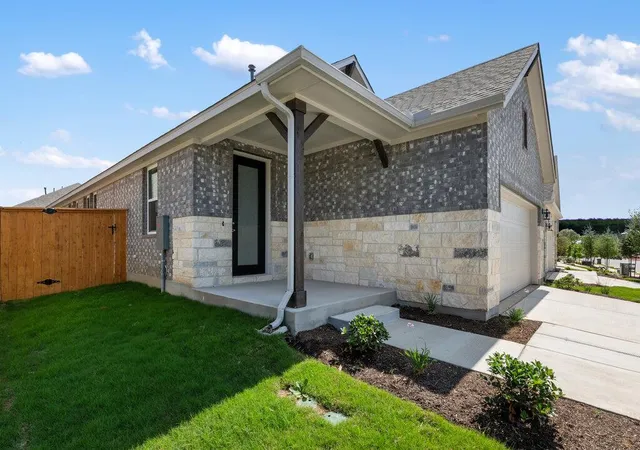 Photo 3 of Single family home for sale at 121 Knockout Rose Dr, San Marcos, TX 78666 | MLS# 3831315 | Listing updated on 2026-09-16
