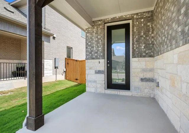 Photo 4 of Single family home for sale at 121 Knockout Rose Dr, San Marcos, TX 78666 | MLS# 3831315 | Listing updated on 2026-09-16