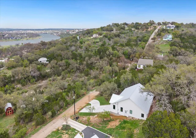 Photo 4 of Single family home for sale at 405 Taylor Dr, Horseshoe Bay, TX 78657 | MLS# 1593059 | Listing updated on 2026-09-08