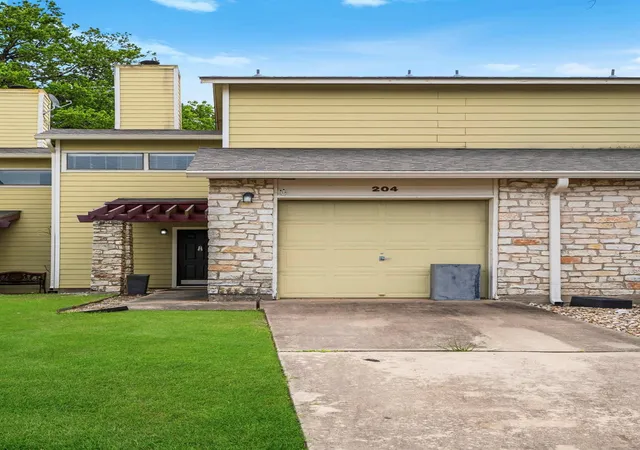 Photo 2 of Condo for sale at 512 Eberhart Ln #204, Austin, TX 78745 | MLS# 8825185 | Listing updated on 2026-09-16