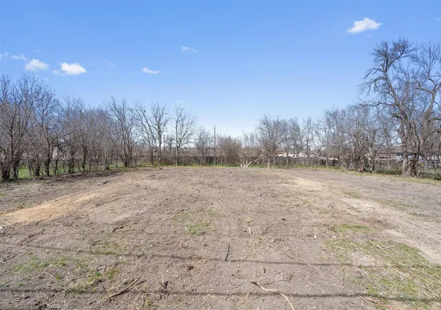 Photo 1 of Land for sale at 508 W Martin Luther King Jr Blvd, Taylor, TX 76574 | MLS# 9980466 | Listing updated on 2026-09-24