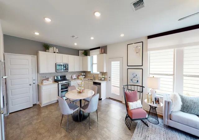 Listing Photo 4 - Condo for sale in building located at 8211 Springsteen Dr, Austin, TX 78744