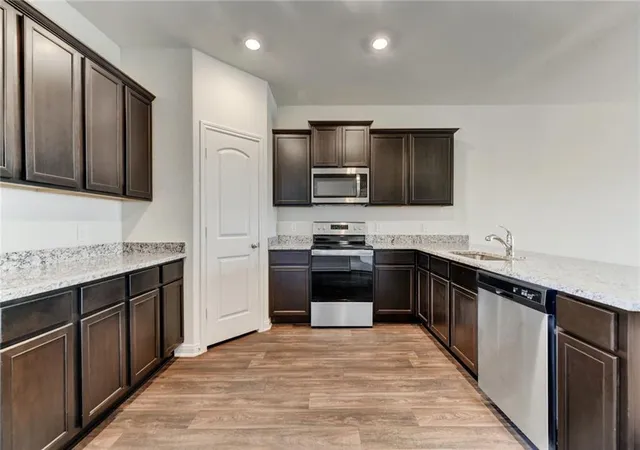 Photo 4 of Single family home for sale at 105 Brunswick Ln, Jarrell, TX 76537 | MLS# 5577408 | Listing updated on 2026-09-08