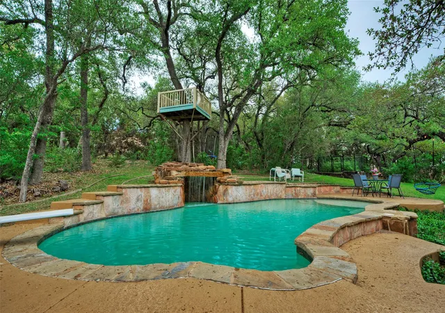 Photo 2 of Single family home for sale at 124 Summer Oak Ct, Georgetown, TX 78628 | MLS# 9647199 | Listing updated on 2026-10-08