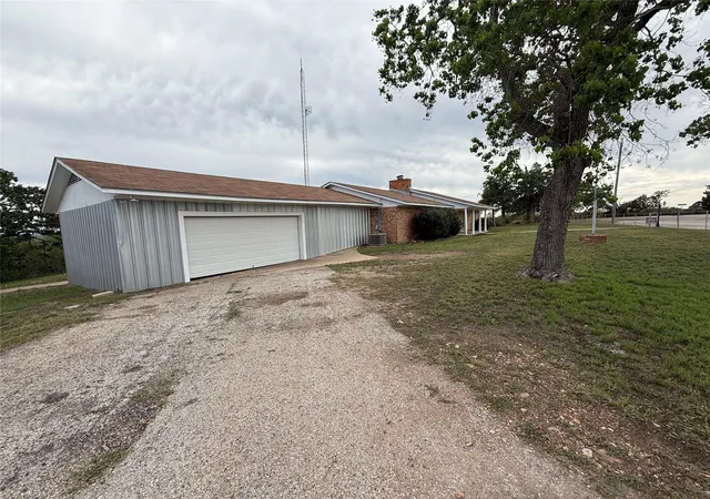 Photo 3 of Single family home for sale at 713 Fm 153, Smithville, TX 78957 | MLS# 9320025 | Listing updated on 2026-09-17