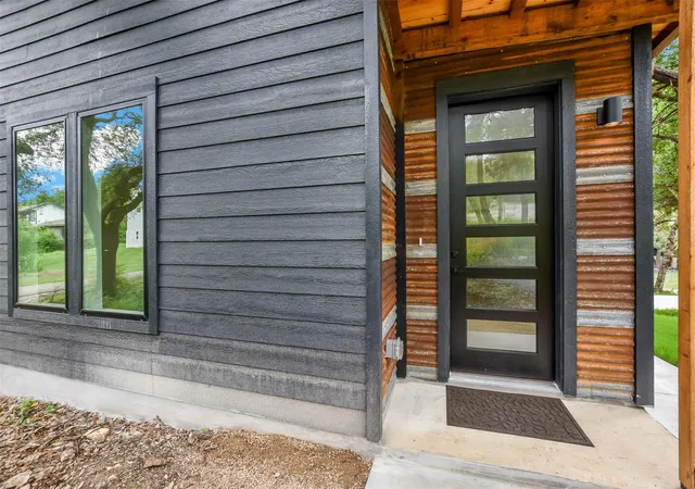 Photo 3 of Single family home for sale at 10918 Ridgeway St, Jonestown, TX 78645 | MLS# 1680721 | Listing updated on 2026-09-17