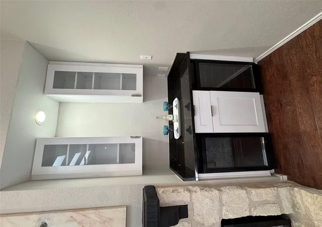 Listing Photo 4 - Condo for sale in building located at 3809 Spicewood Springs Rd, Austin, TX 78759 - Unit #137
