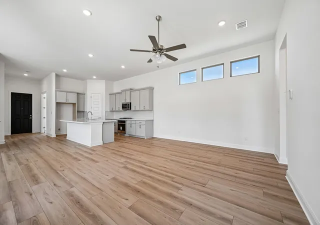 Photo 3 of Single family home for sale at 129 Royal Fern Rd, Hutto, TX 78634 | MLS# 1506106 | Listing updated on 2026-09-16