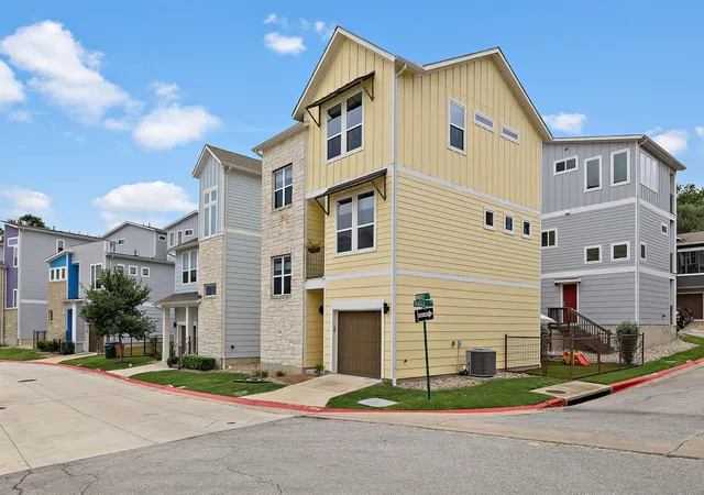 Photo 2 of Sale Pending at 1913 Teagle Dr, Austin, TX 78741 | MLS# 4839042 | Listing updated on 2026-09-08