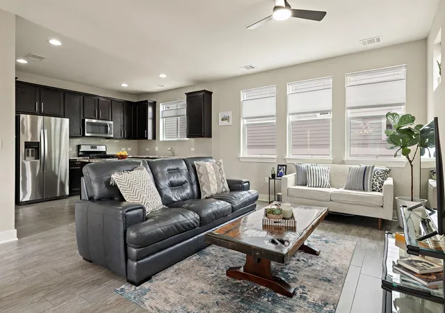 Listing Photo 5 - Condo for sale in building located at 1913 Teagle Dr, Austin, TX 78741