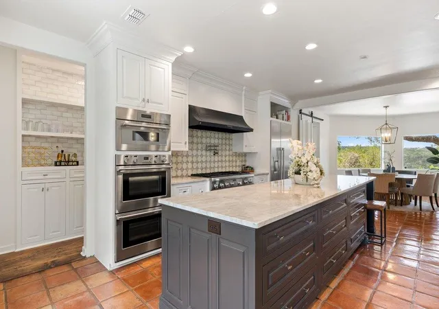 Photo 4 of Single family home for sale at 716 N Commons Frd Rd, Austin, TX 78733 | MLS# 6422243 | Listing updated on 2026-09-16