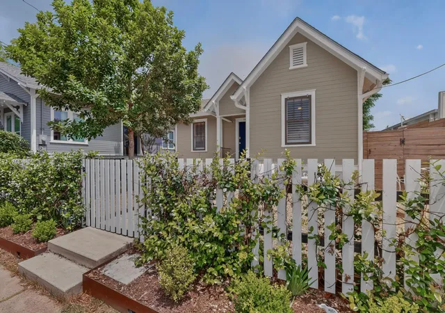 Photo 3 of Single family home for sale at 2905 Rio Grande St, Austin, TX 78705 | MLS# 2687598 | Listing updated on 2026-09-17