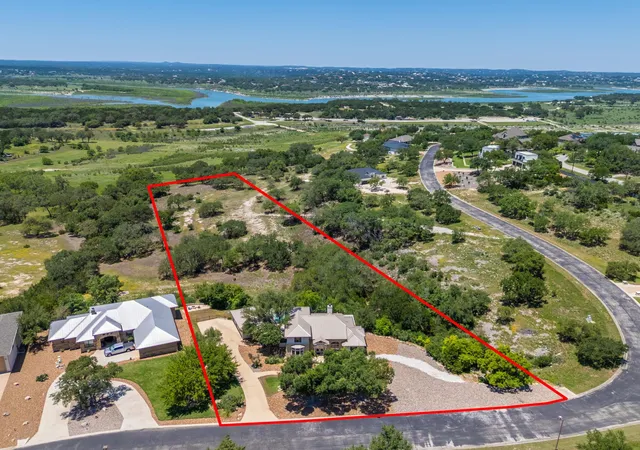 Photo 2 of Single family home for sale at 1121 Kings Cvs Dr, Canyon Lake, TX 78133 | MLS# 2553069 | Listing updated on 2026-09-08