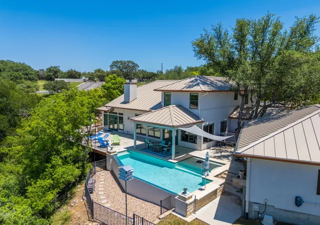 Photo 2 of Single family home for sale at 1121 Kings Cvs Dr, Canyon Lake, TX 78133 | MLS# 2553069 | Listing updated on 2026-09-08