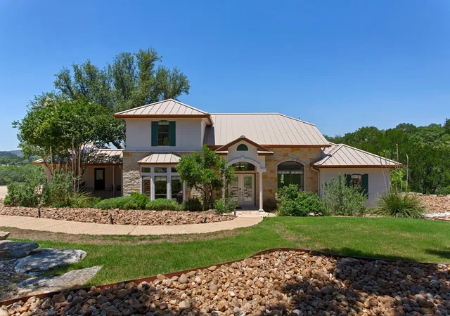 Photo 4 of Single family home for sale at 1121 Kings Cvs Dr, Canyon Lake, TX 78133 | MLS# 2553069 | Listing updated on 2026-09-08
