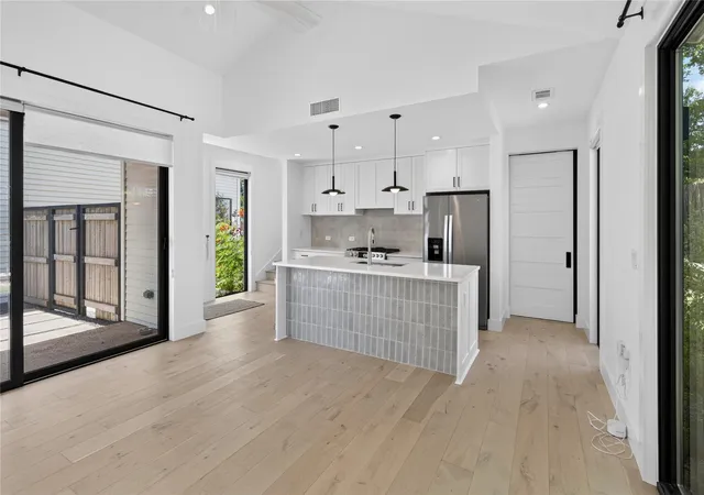 Listing Photo 3 - Condo for sale in building located at 1816 Adina St, Austin, TX 78721 - Unit #2