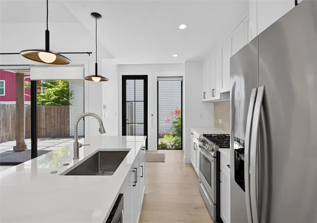 Listing Photo 5 - Condo for sale in building located at 1816 Adina St, Austin, TX 78721 - Unit #2