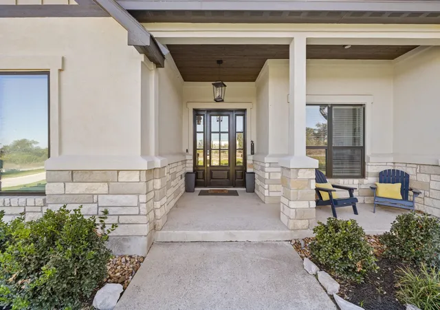 Photo 2 of Single family home for sale at 225 Spicewood Trails Dr, Spicewood, TX 78669 | MLS# 2590975 | Listing updated on 2026-09-17