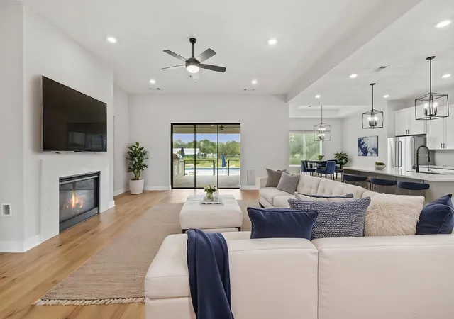 Photo 3 of Single family home for sale at 225 Spicewood Trails Dr, Spicewood, TX 78669 | MLS# 2590975 | Listing updated on 2026-09-17
