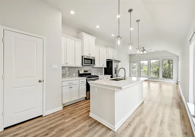 Photo 2 of Single family home for sale at 305 Banyon Dr, Liberty Hill, TX 78642 | MLS# 7014076 | Listing updated on 2026-09-16