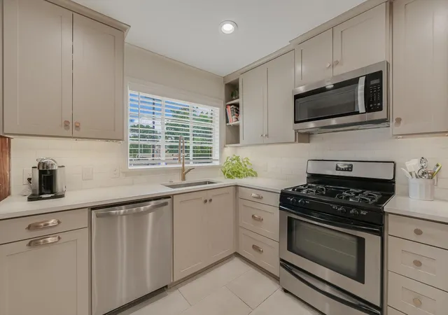 Photo 3 of Condo for sale at 3309 Grooms St #208, Austin, TX 78705 | MLS# 7121115 | Listing updated on 2026-09-22