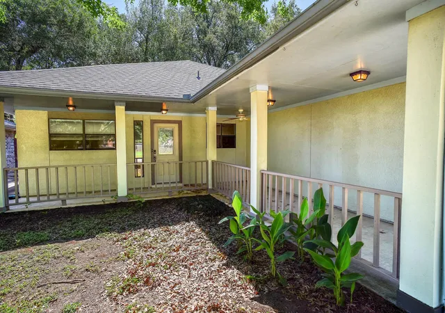 Photo 3 of Single family home for sale at 504 Leah Ln, Smithville, TX 78957 | MLS# 3505715 | Listing updated on 2026-09-16