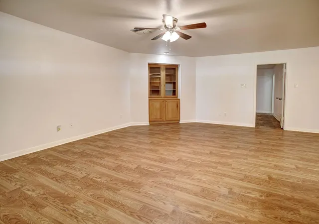 Photo 4 of Single family home for sale at 504 Leah Ln, Smithville, TX 78957 | MLS# 3505715 | Listing updated on 2026-09-16
