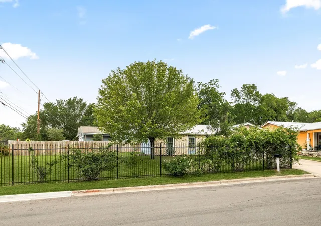 Photo 3 of Single family home for sale at 7802 Elderberry Dr, Austin, TX 78745 | MLS# 7600583 | Listing updated on 2026-10-02