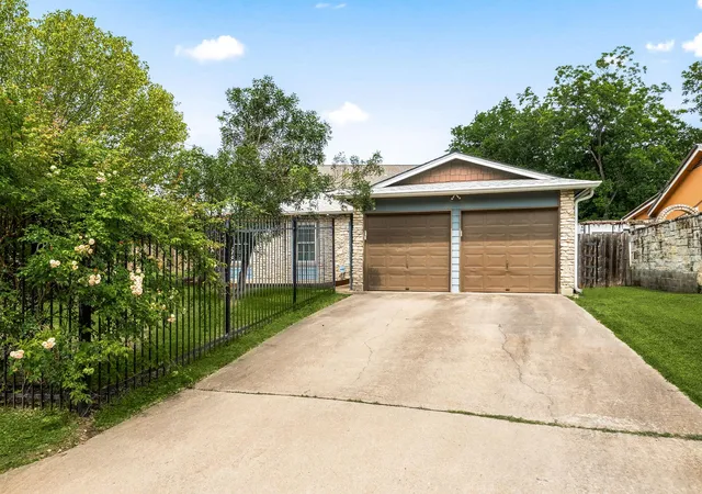 Photo 4 of Single family home for sale at 7802 Elderberry Dr, Austin, TX 78745 | MLS# 7600583 | Listing updated on 2026-10-02