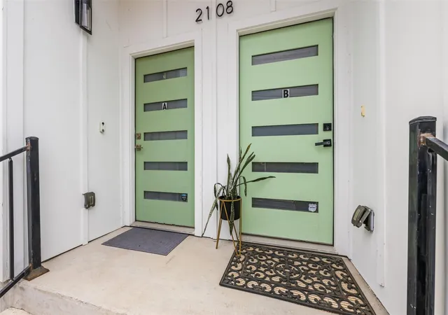 Photo 2 of Condo for sale at 2108 Rosewood Ave #B, Austin, TX 78702 | MLS# 5609309 | Listing updated on 2026-09-17