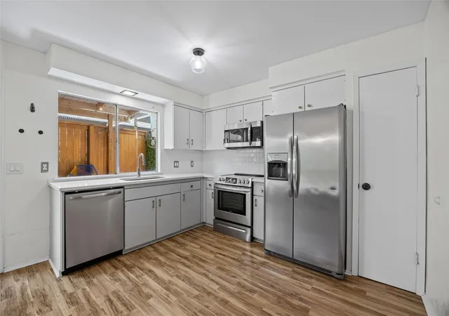 Listing Photo 4 - Condo for sale in building located at 1904 Rosetti Dr, Austin, TX 78752 - Unit #109