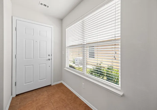 Photo 3 of Single family home for sale at 522 Salt Crk Ln, Georgetown, TX 78633 | MLS# 8506002 | Listing updated on 2026-09-16