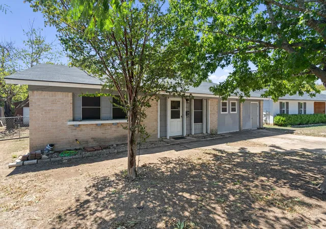 Photo 1 of Single family home for sale at 5111 Meadow Crk Dr, Austin, TX 78745 | MLS# 7189894 | Listing updated on 2026-09-17