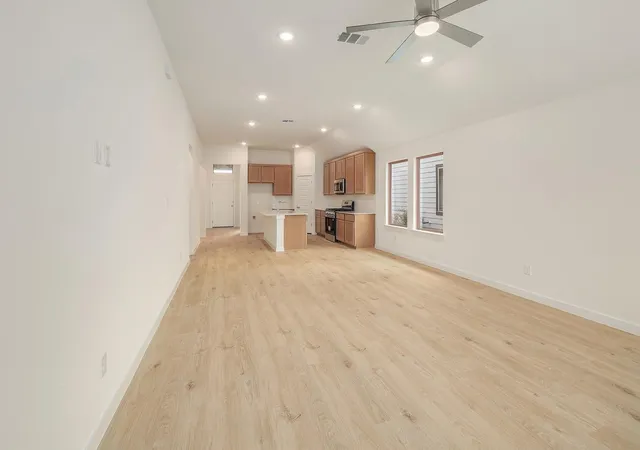 Photo 3 of Single family home for sale at 206 Melrose St, Hutto, TX 78634 | MLS# 9233581 | Listing updated on 2026-10-10