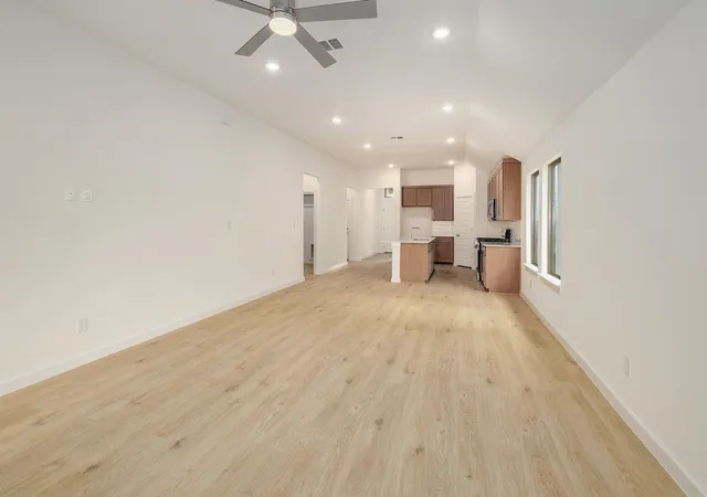 Photo 4 of Single family home for sale at 206 Melrose St, Hutto, TX 78634 | MLS# 9233581 | Listing updated on 2026-10-10